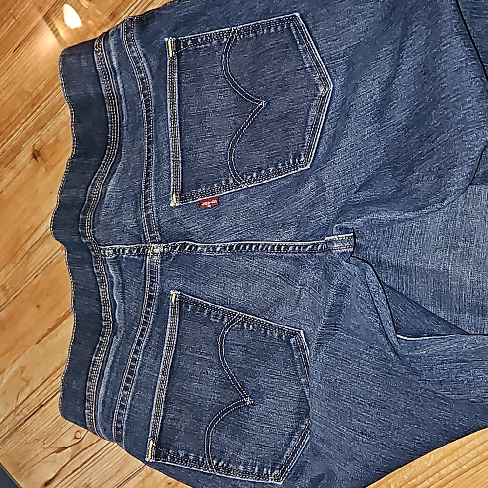 LEVI'S PULL ON JEANS